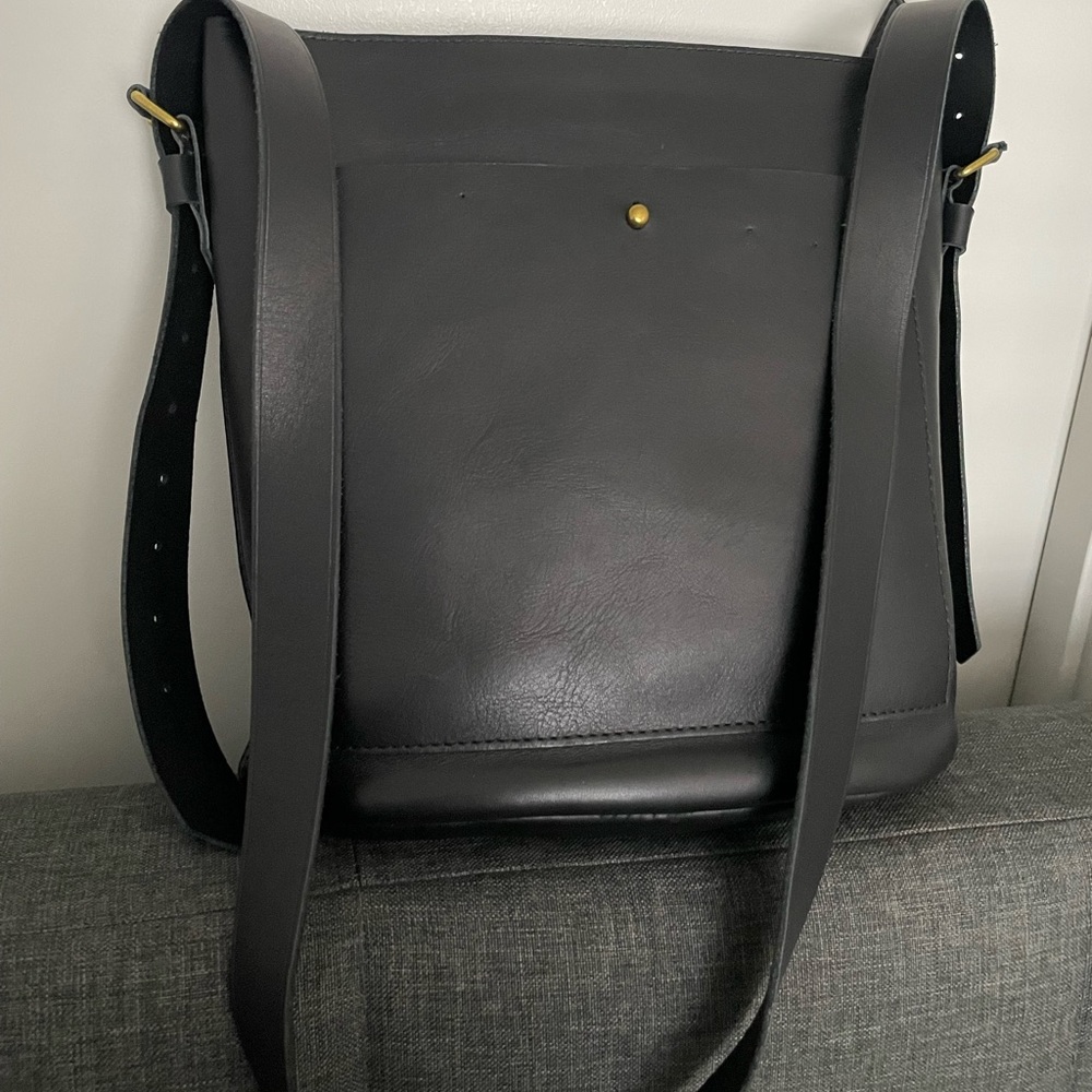 Madewell The Transport Bucket Bag